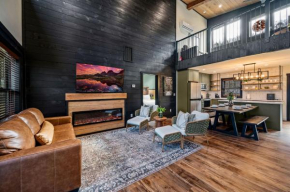 Game Room-Hot Tub-10 Mins to Downtown Gatlinburg
